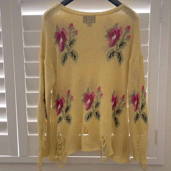 Wildfox white lable distressed flora sweater - Picture 4 of 8